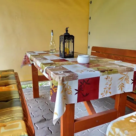 以利亚小屋旅馆