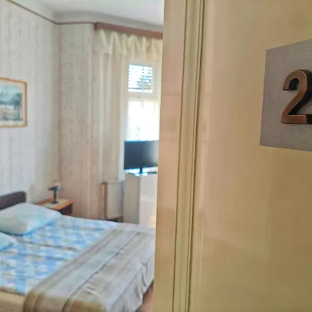 Illes Vendeghaz Guest house *