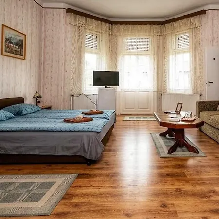 Illes Vendeghaz Keszthely