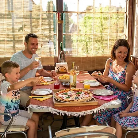 Illes Vendeghaz Guest house 3*