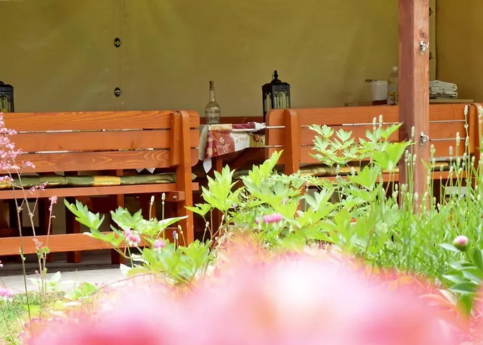 Illes Vendeghaz 3* קסזטלי