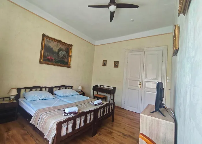 Illes Vendeghaz בית הארחה קסזטלי