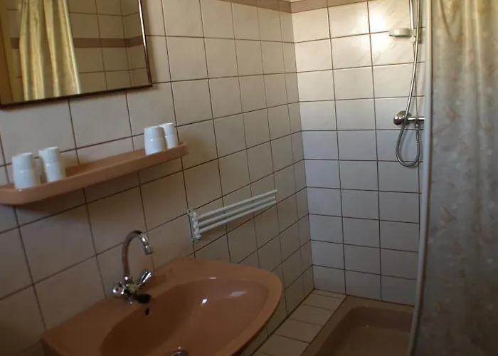 Illes Vendeghaz Konukevi Kestel